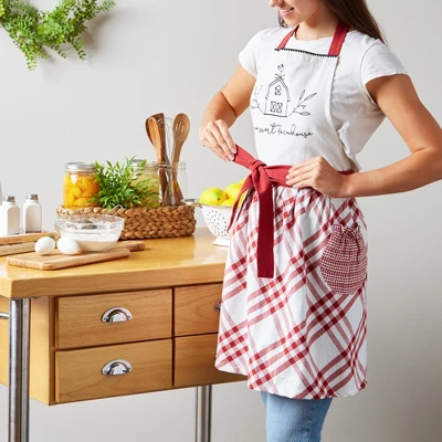 Design Imports Barn Red Home Sweet Farmhouse Apron 4 Design Imports Barn Red Home Sweet Farmhouse Apron - Image 4