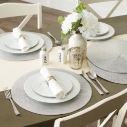 DII Metallic Woven Round Placemat, Silver, 15" Diameter -Design Imports GUEST 7dd00011 d94b 4c3b 9f04 90d84963f84b