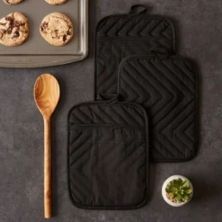 Design Imports Quilted Potholder Set 3 Piece Black 7X9" -Design Imports GUEST e3dc0ea6 7c92 4e76 9c58 3fee949d76d3