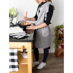 Design Imports Black/White Gingham Apron 14 Design Imports Black/White Gingham Apron -Design Imports GUEST f690028a 6d34 4cca aebf c8f9f7cca375